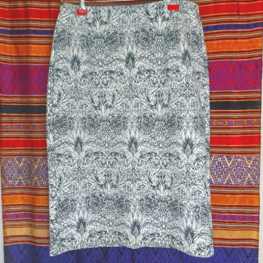 Graphic Floral pattern pencil skirt